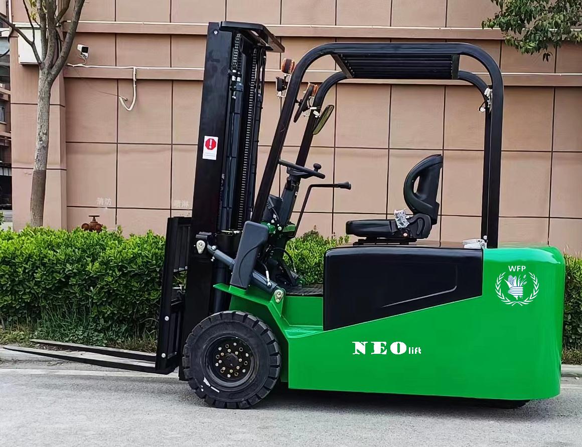 Electric 3 wheel forklift