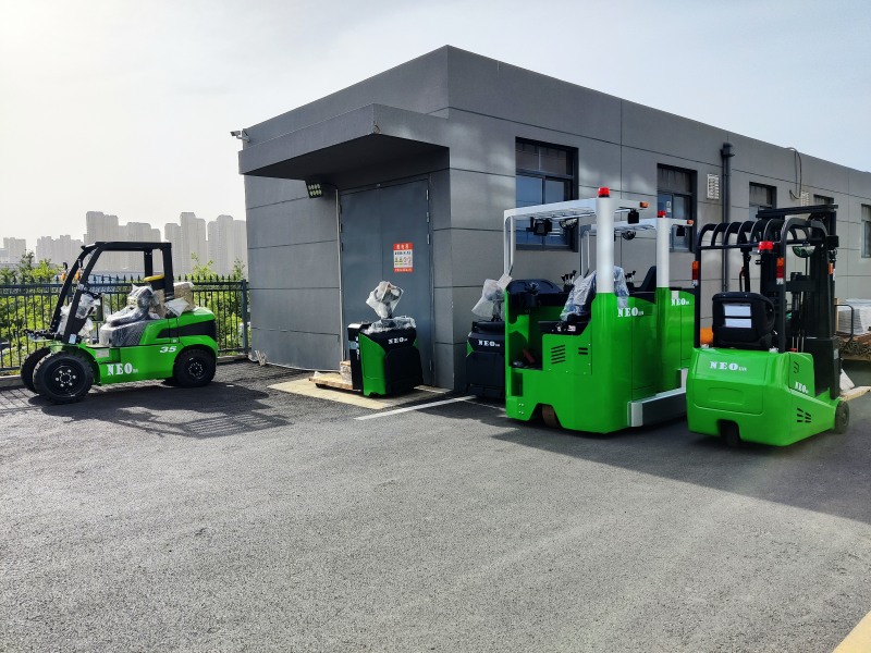 NEOlift Forklifts